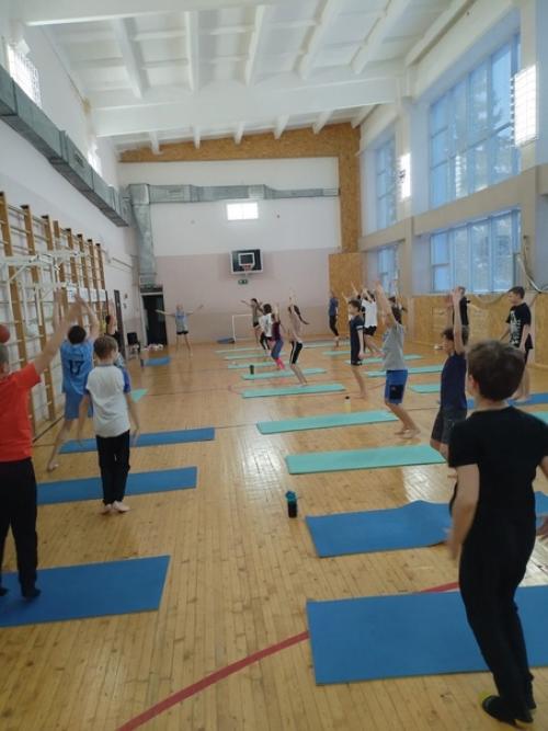 В это субботнее утро тренеры - преподаватели спортивной школы алмаз зиннатнуров М. а. и Смирнова Е. а. провели активное фитнес утро. 01