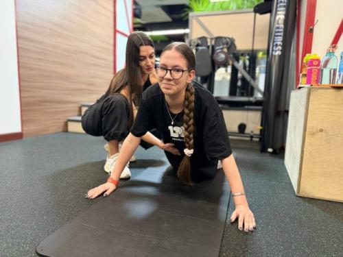 В рамках акции Родительский Урок учащиеся 8 Г класса совместно с классным руководителем а. Е. Семёновым посетили фитнес-клуб Olympus North. 03