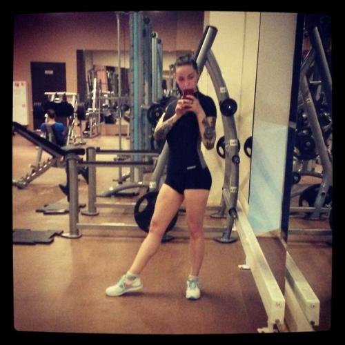 Итак, праздники отшумели и теперь самое время начинать худеть и качаться к лету? 01