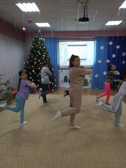 На занятия Веселая Ритмика мы используем фитнес - резинки. 02