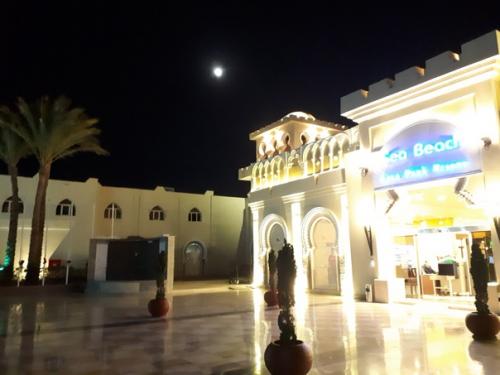 Как турист, который любит путешествовать, я внимательно выбирала отель и соглашусь со всеми положительными отзывами о Sea Beach Aqua Park Resort 4*. 02