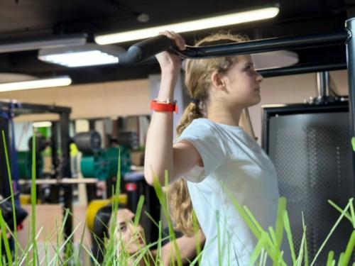 В рамках акции Родительский Урок учащиеся 8 Г класса совместно с классным руководителем а. Е. Семёновым посетили фитнес-клуб Olympus North. 08