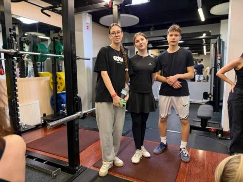 В рамках акции Родительский Урок учащиеся 8 Г класса совместно с классным руководителем а. Е. Семёновым посетили фитнес-клуб Olympus North. 02