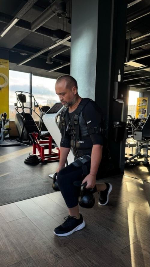 Тренировка в фитнес-клубе Status - Club под руководством тренера Александра Берга. 02