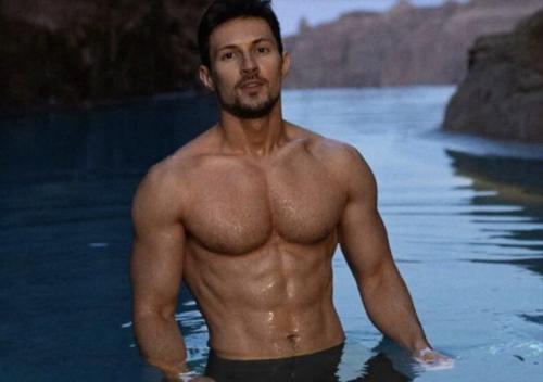 От лысеющего программиста до иконы фитнеса и самого богатого русского в ОАЭ: преображение Павла Дурова. 02