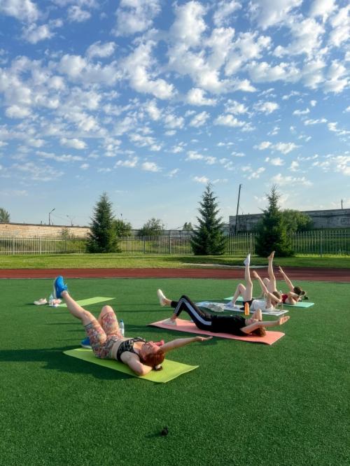 Это был бомбический и очень кайфовый сезон фитнес - тренировок на свежем воздухе. 01