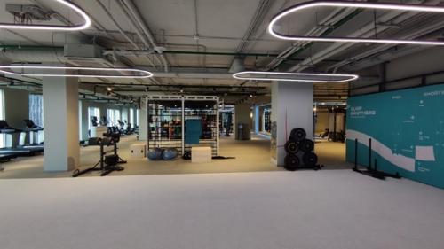 Вчера побывали на экскурсии у коллег в сколково, которые делают очень интересный проект - готовят людей к океанам. 04