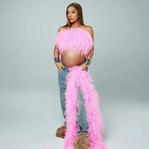 Мамы без декрета: кто из звёзд работал на поздних сроках беременности и сразу после родов. 04