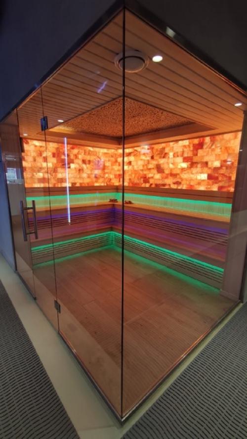 Вчера побывали на экскурсии у коллег в сколково, которые делают очень интересный проект - готовят людей к океанам. 02