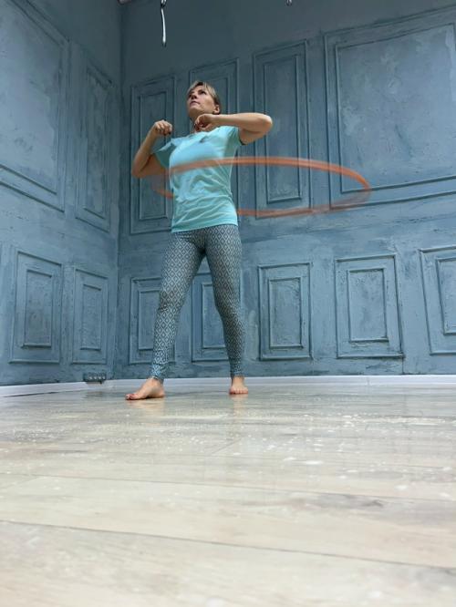 У многих дома с детства и во взрослом возрасте есть обруч. 01