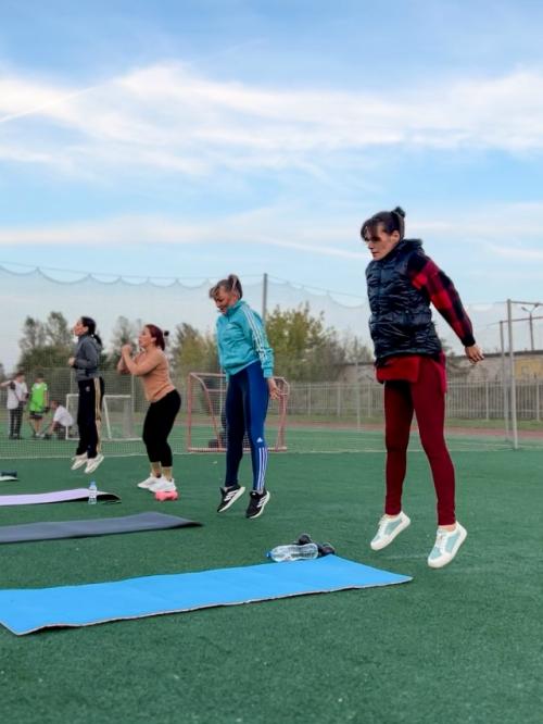 Это был бомбический и очень кайфовый сезон фитнес - тренировок на свежем воздухе. 06