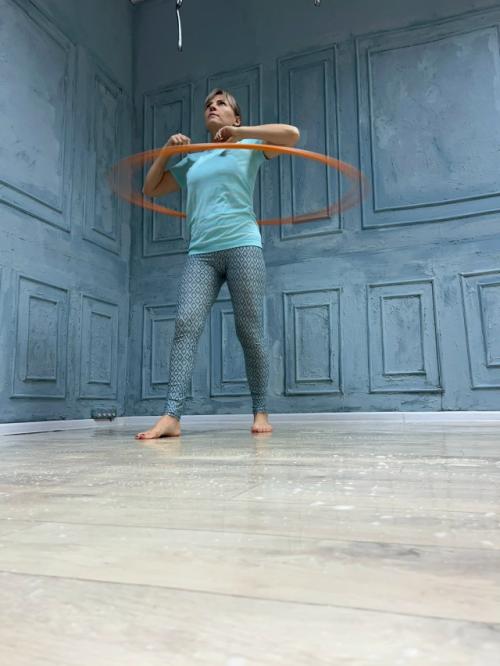 У многих дома с детства и во взрослом возрасте есть обруч. 02