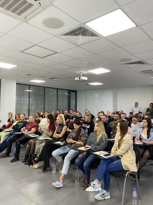 Вчера прошла первая часть 2 х дневного интенсивного семинара Из Инструктора Тренаже Рного Зала в Персонального Тренера. 06