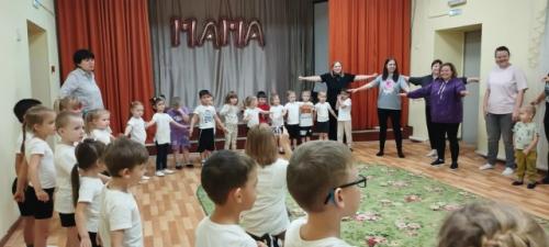 Фитнес - зарядка с любовью ко дню матери! 
