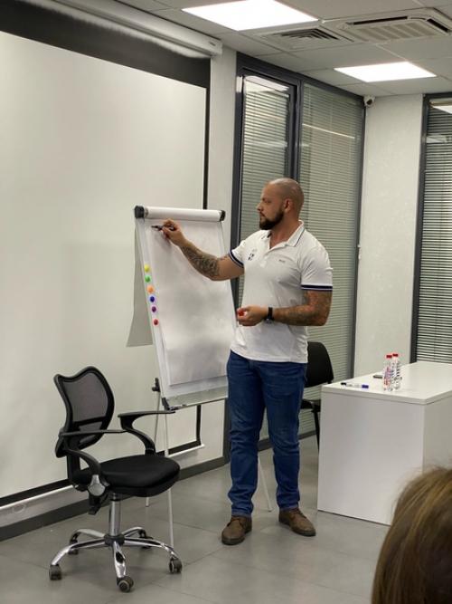 Вчера прошла первая часть 2 х дневного интенсивного семинара Из Инструктора Тренаже Рного Зала в Персонального Тренера. 07