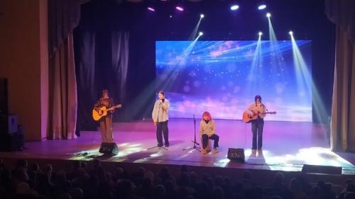 Дорогие женщины, милые мамы, всех вас с днём матери поздравляет районный центр внешкольной работы с. выльгорт. 07