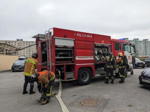 В здании фитнес-клуба GW - Fitness прошла тренировочная эвакуация с привлечением пожарно - спасательной техники. 04