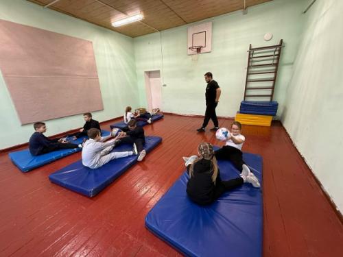 Ученики дудкинской школы примерили роль фитнес - тренеров. 02 Ученики дудкинской школы примерили роль фитнес - тренеров. 02