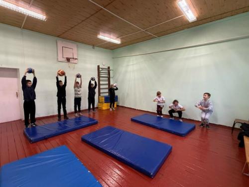 Ученики дудкинской школы примерили роль фитнес - тренеров. 01 Ученики дудкинской школы примерили роль фитнес - тренеров. 01