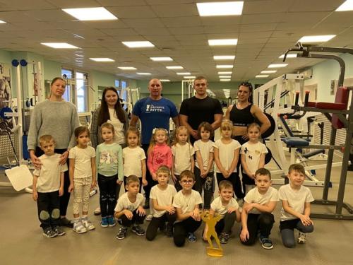 18 ноября в рамках сотрудничества со СК Химик воспитанники старшей и подготовительной групп посетили спорткомплекс. 02