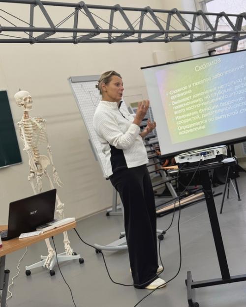 Первыми после лица, шеи и рук, возраст женщины выдают осанка и состояние суставов. 01 Первыми после лица, шеи и рук, возраст женщины выдают осанка и состояние суставов. 01