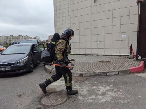 В здании фитнес-клуба GW - Fitness прошла тренировочная эвакуация с привлечением пожарно - спасательной техники. 03