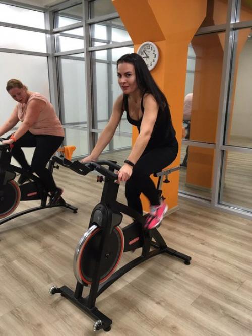 Высокоинтенсивная тренировка на стационарных велосипедах принесёт быстрый ощутимый эффект, массу положительных эмоций и не надоест со временем! 01