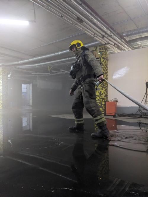 В здании фитнес-клуба GW - Fitness прошла тренировочная эвакуация с привлечением пожарно - спасательной техники. 06