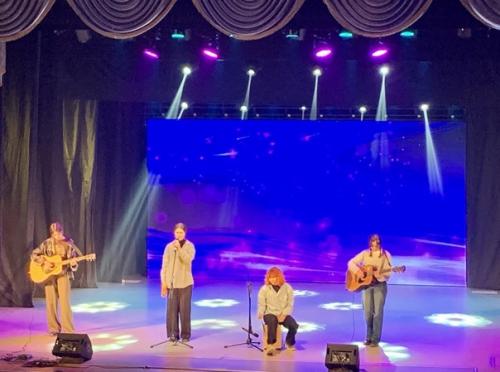 Дорогие женщины, милые мамы, всех вас с днём матери поздравляет районный центр внешкольной работы с. выльгорт. 02