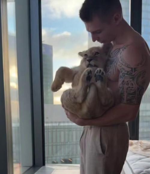 Эпизод 966.  Судьба маленького хищника. 01