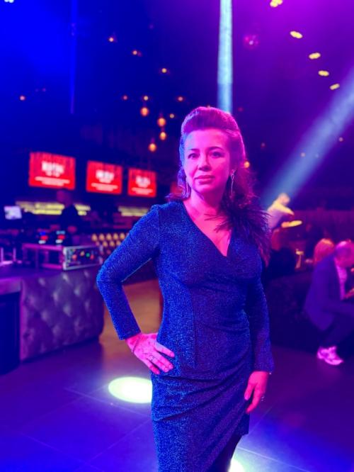 Корпоратив фитнес клуба World Class Мытищи проходит в стиле 90-х. спортсмены и тренеры постарались и оделись соответственно. 01