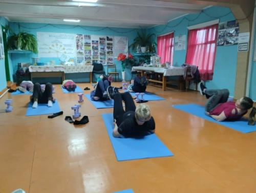 Многие считают, что пожилой возраст и физическая активность - несовместимые понятия. 06