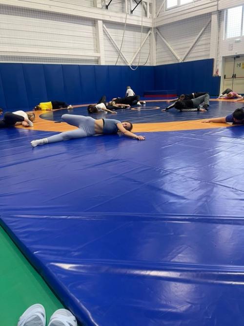 При написании проекта было заложено 20 мероприятий, одними из них были утренние зарядки в трех муниципалитетах. 04