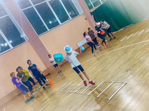 Фитнес - это не просто про тренировки, это еще и про дружбу, хорошую компанию и веселое настроение. 01