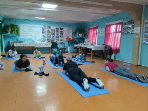 Многие считают, что пожилой возраст и физическая активность - несовместимые понятия. 02