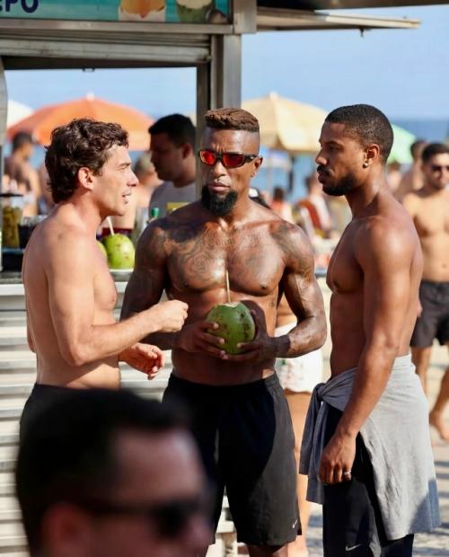 Зе Роберто - пример для подражания: феноменальная форма легендарного футболиста в 2025 году. 02