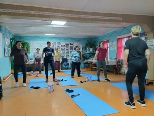 Многие считают, что пожилой возраст и физическая активность - несовместимые понятия. 04