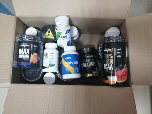К новому году нам пришла посылка со спортивным питанием. 01