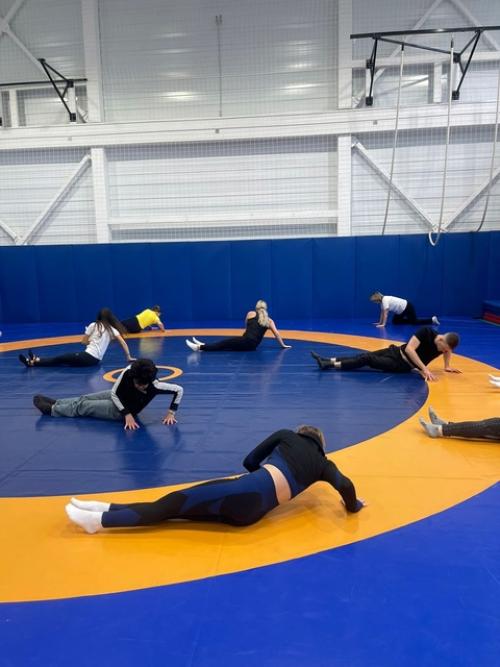 При написании проекта было заложено 20 мероприятий, одними из них были утренние зарядки в трех муниципалитетах. 02