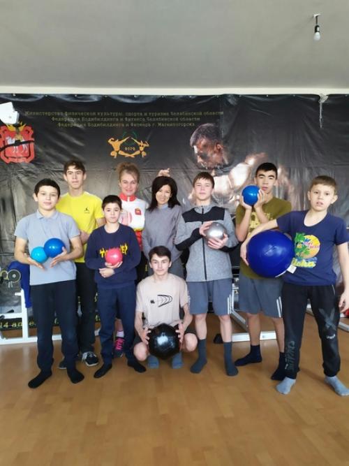 Всем нужны нам тренировки, будем мы сильны и ловки! 09