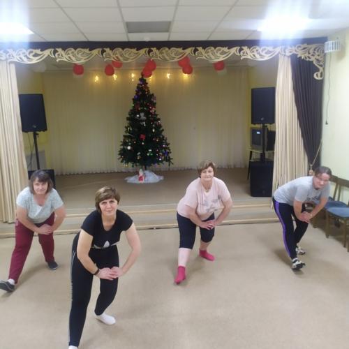 Ктососпортомдружитникогданетужит.  В нашем доме культуры занятия спортом продолжаются. 07