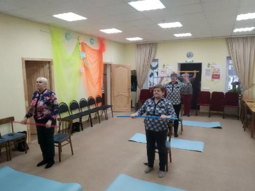 Ктососпортомдружитникогданетужит.  В нашем доме культуры занятия спортом продолжаются. 03