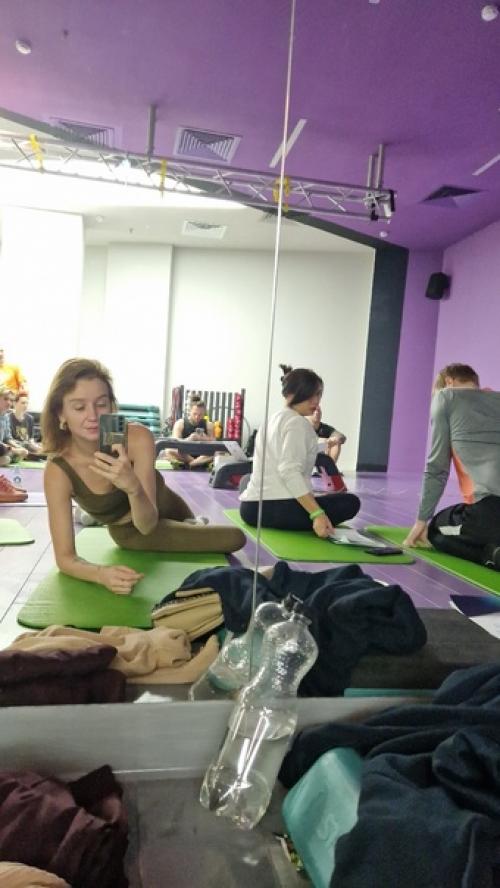 В новогодней суете встретилась с любимым. 01