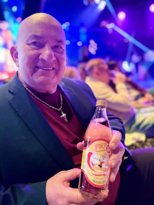 Корпоратив фитнес клуба World Class Мытищи проходит в стиле 90-х. спортсмены и тренеры постарались и оделись соответственно. 04