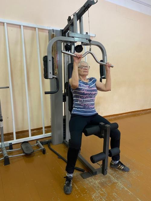 В субботнем расписании занятий в фитнес - зале СК Вымпел появилась необычная группа любителей активного образа жизни. 04