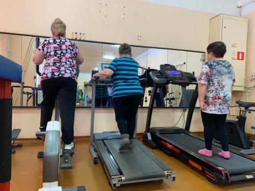 В субботнем расписании занятий в фитнес - зале СК Вымпел появилась необычная группа любителей активного образа жизни. 03