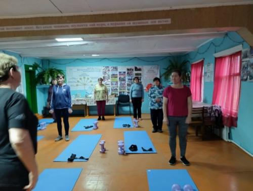 Многие считают, что пожилой возраст и физическая активность - несовместимые понятия. 01