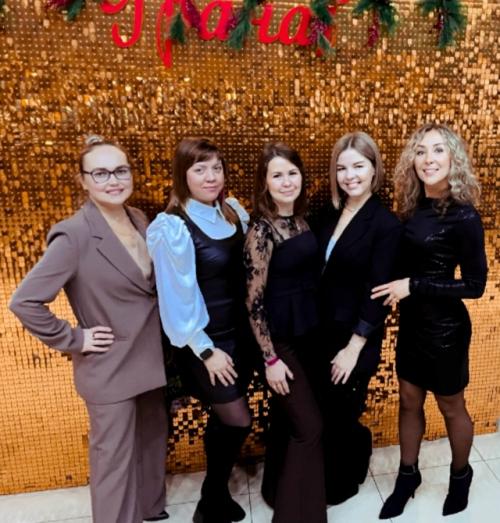 Девчонки, наша фитнес - компания - это не просто тренировки, это сила, упорство, регулярность, дружба, поддержка, любовь. 03