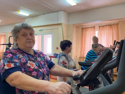 В субботнем расписании занятий в фитнес - зале СК Вымпел появилась необычная группа любителей активного образа жизни. 01