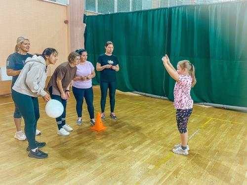 Фитнес - это не просто про тренировки, это еще и про дружбу, хорошую компанию и веселое настроение. 03